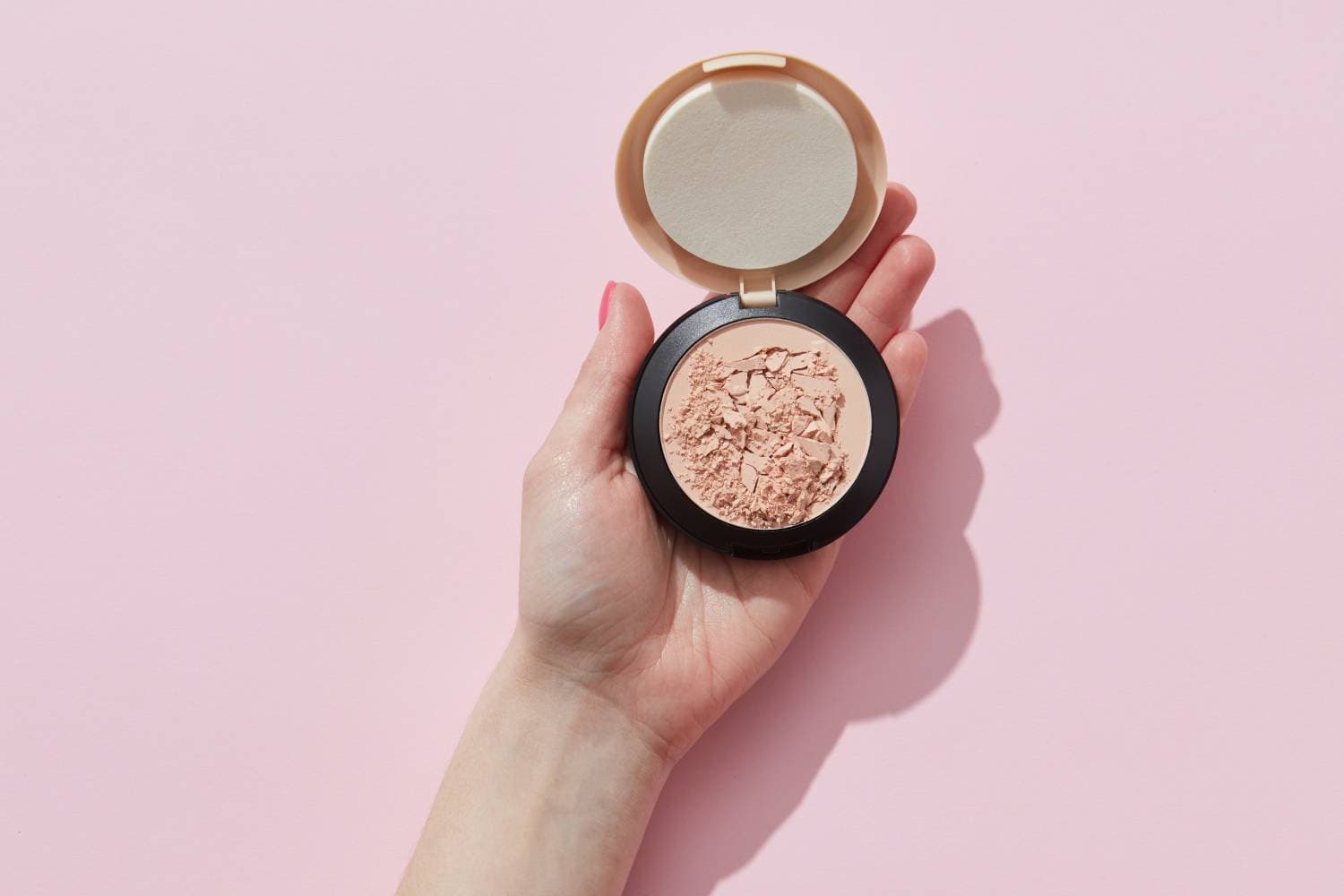 makeup-setting-spray-vs-setting-powder makeup-setting-spray-vs-setting-powder
