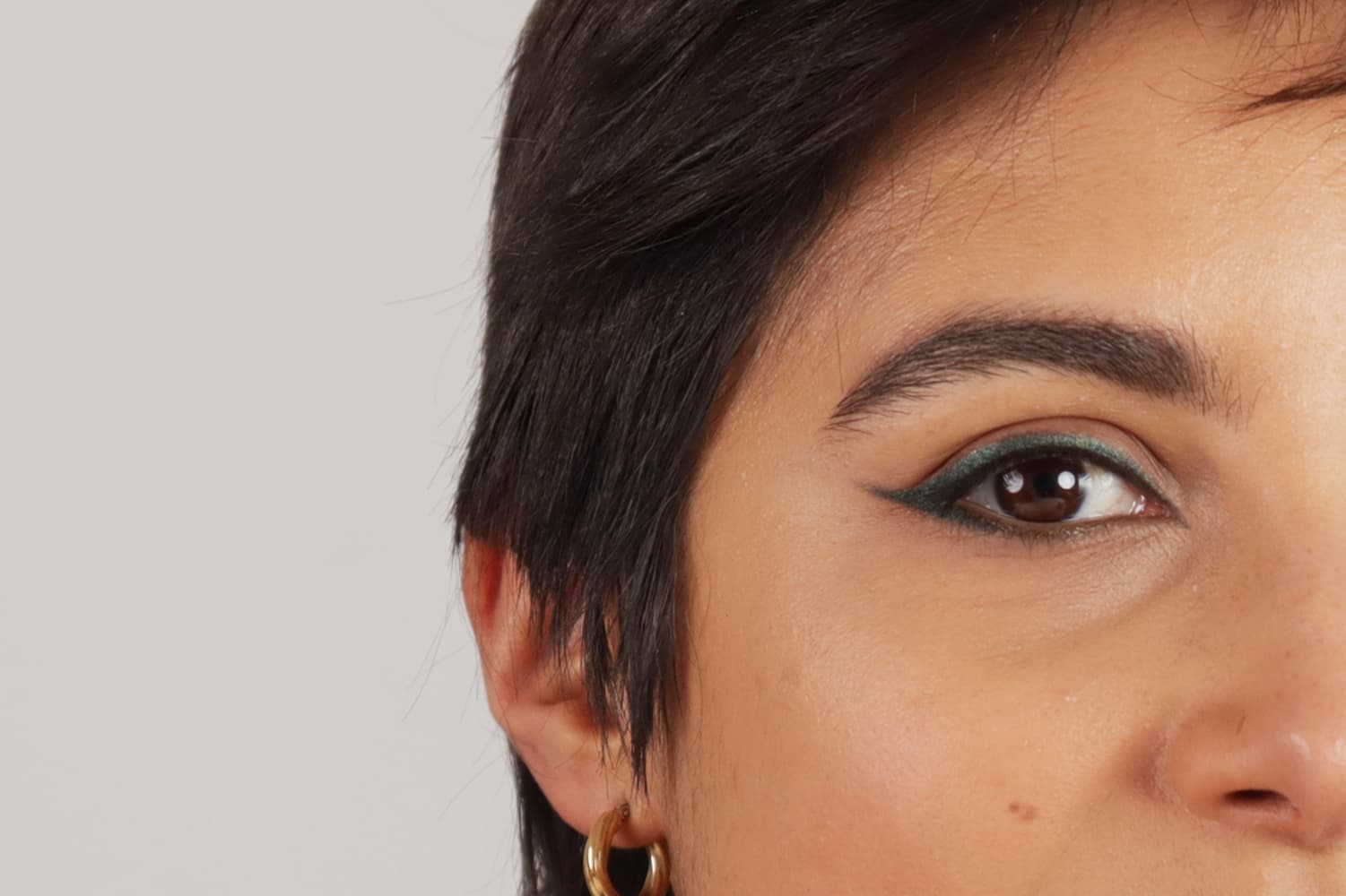 how-to-use-eyeliner-pencil main how-to-use-eyeliner-pencil main