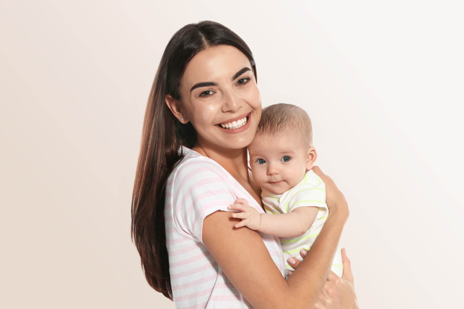 Skincare While Breastfeeding: A Complete Guide Skincare While Breastfeeding: A Complete Guide