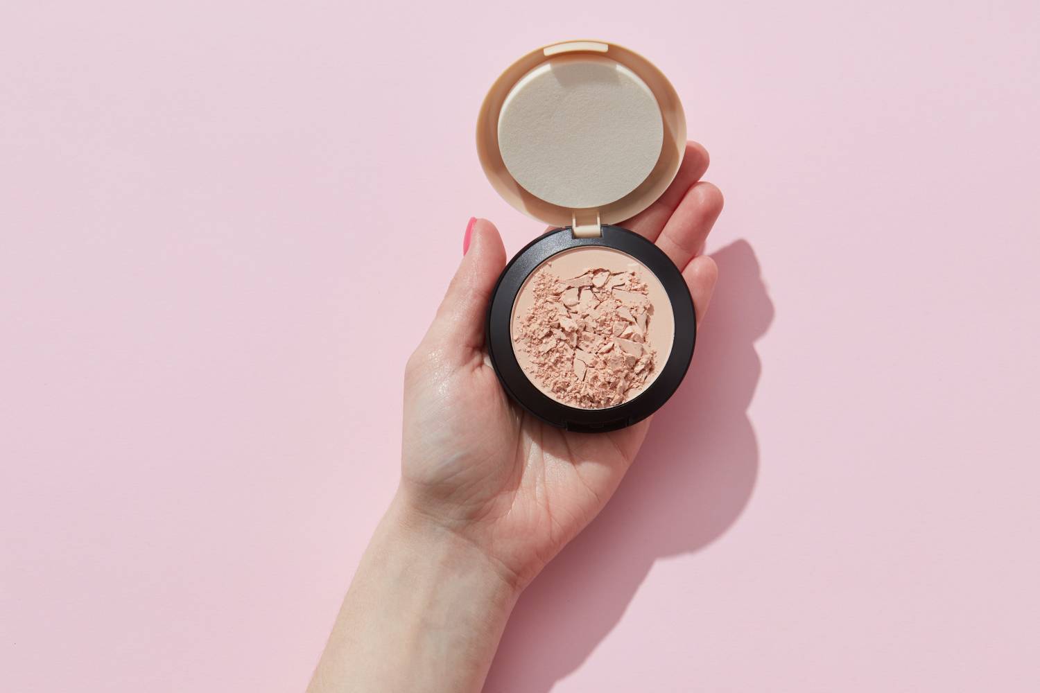 makeup-setting-spray-vs-setting-powder